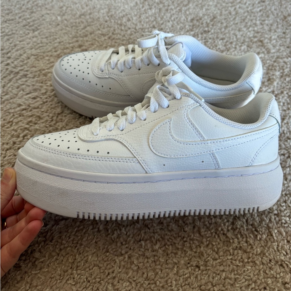 🌿 White Nike Air Force One Sneakers